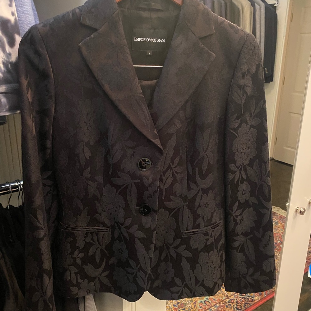 Beautiful detailed Armani Suit (skirt + blazer) fits like size 6